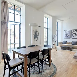 Cozy And Bright With Private Car Park Apartment